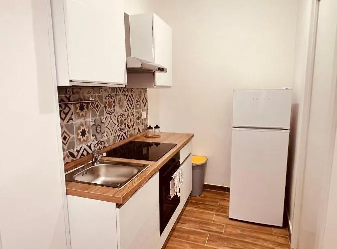 Civico 81 نابولي