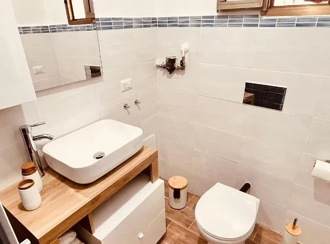 Civico 81 * نابولي